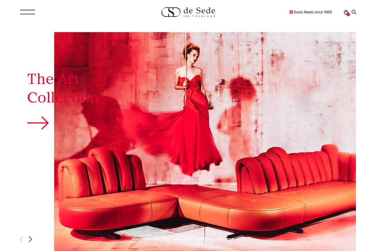 de Sede Startseite mit The Art Collection Hero und rotem Ledersofa