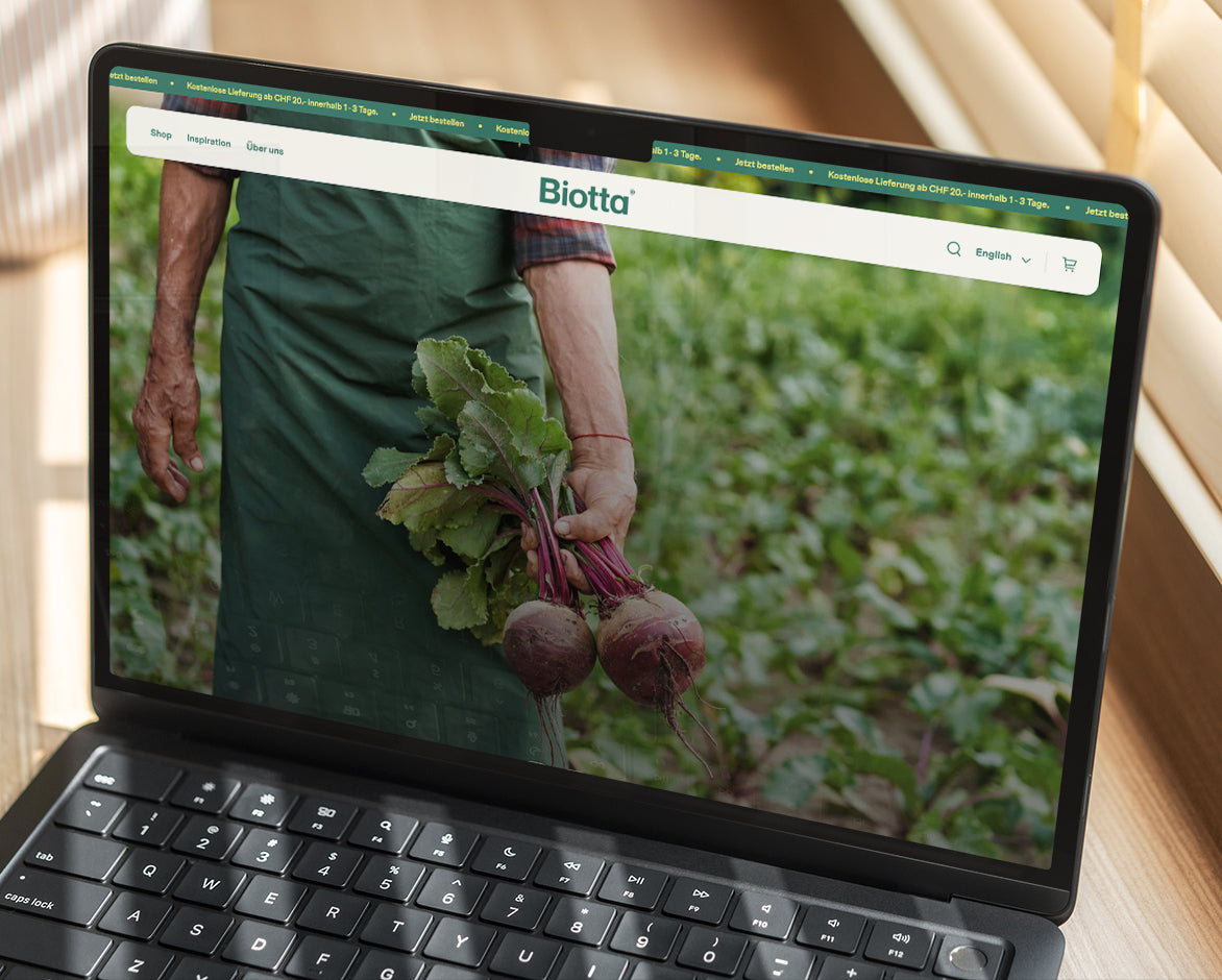 Biotta Onlineshop: Startseite mit Bio-Rande aus dem Feld auf dem Laptop